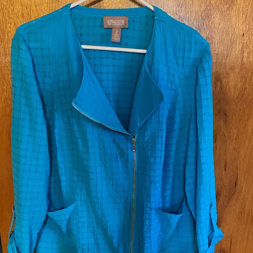 Light weight jacket with zipper